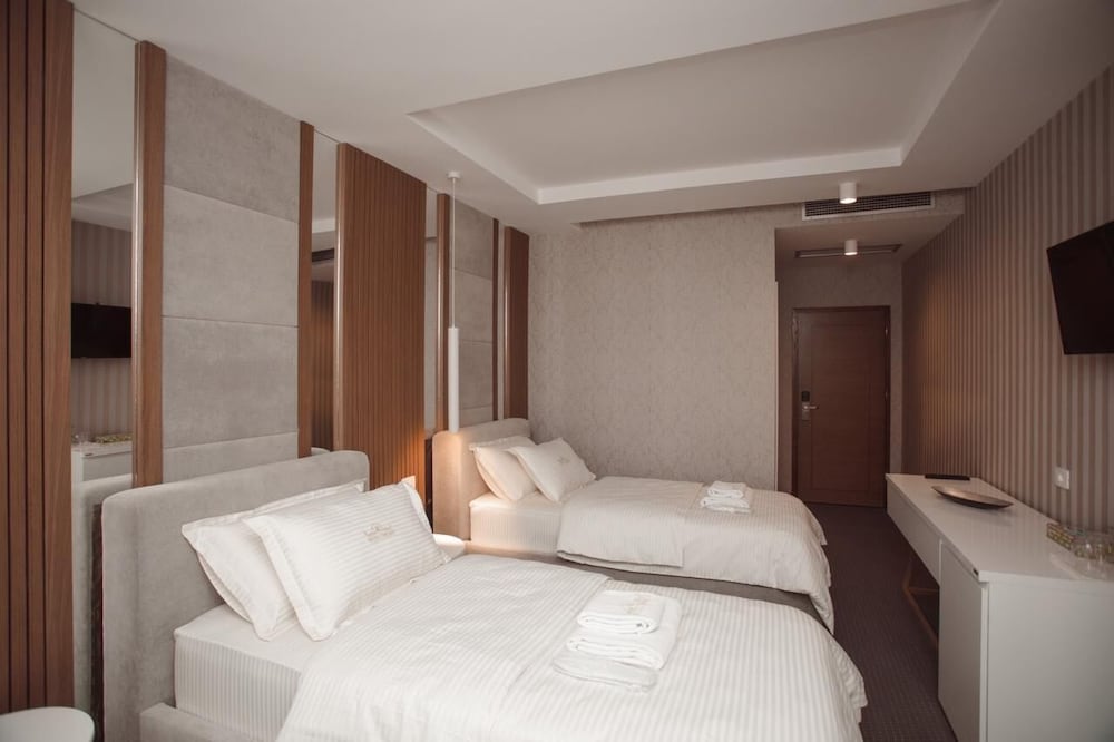 Room at Hotel Chicago, SHKODER