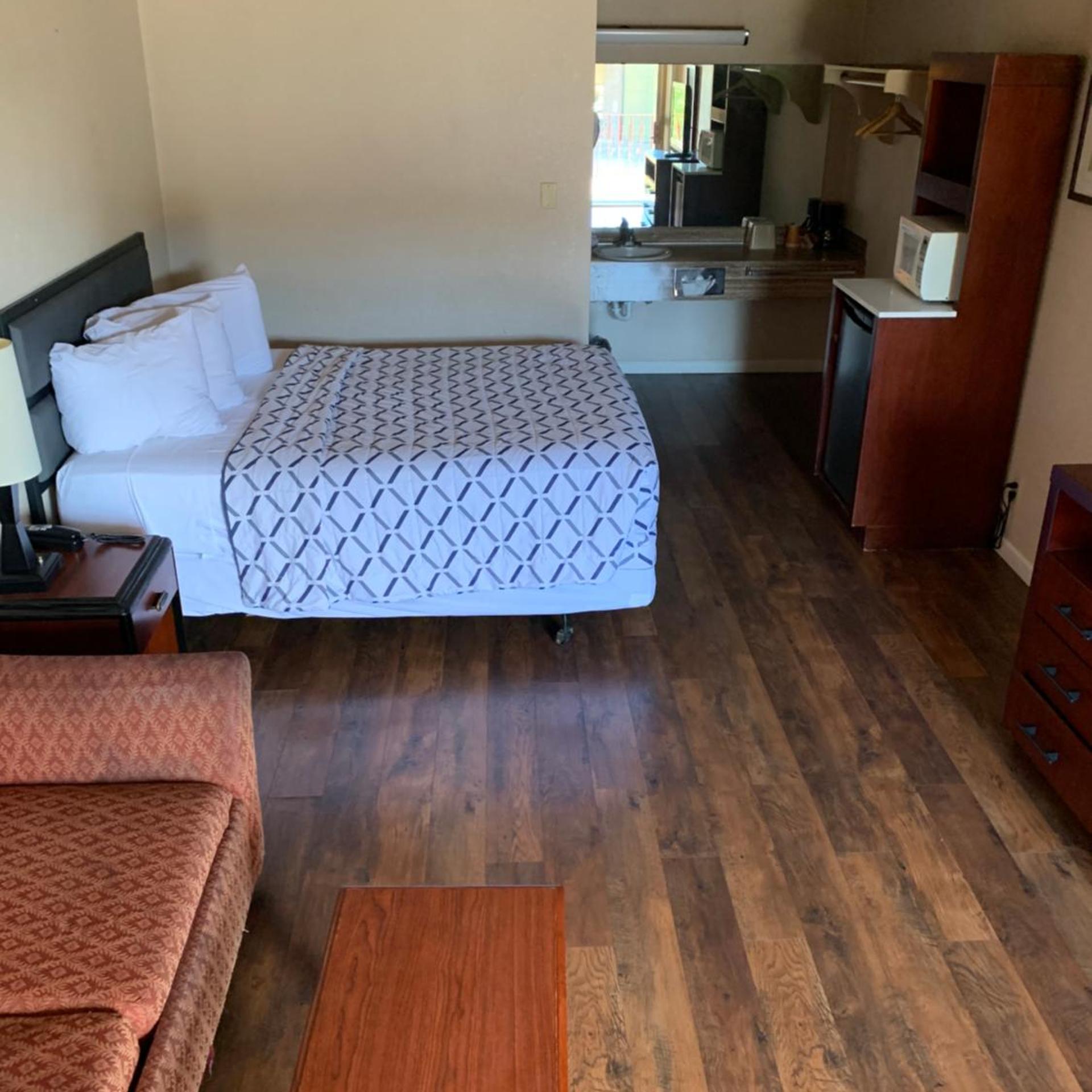 غرفة بسرير كوين، Smokey Point Motor Inn 7/10