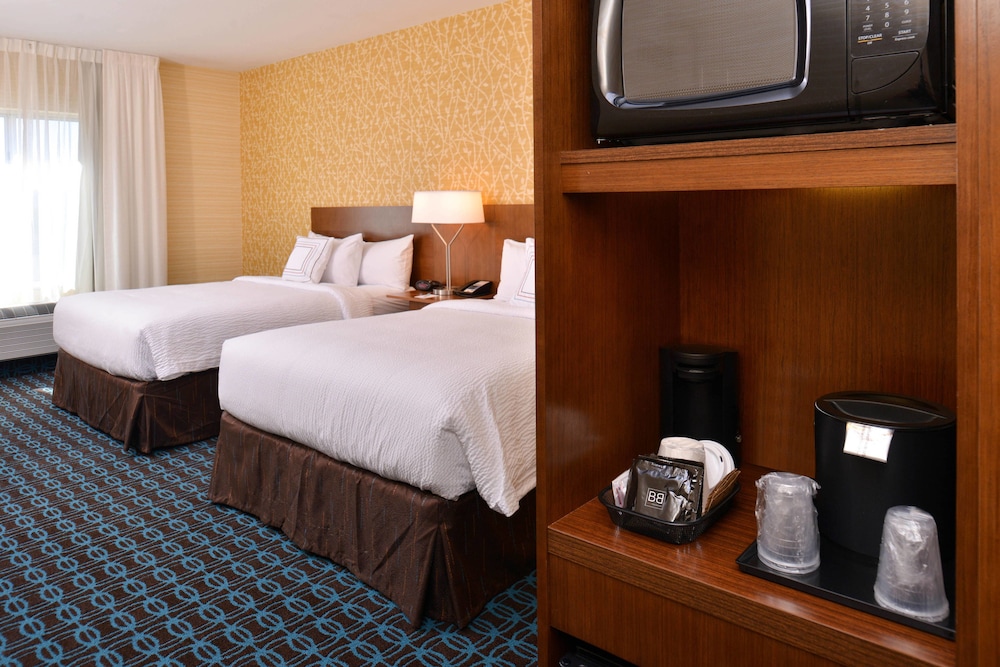 Fairfield Inn Suites Farmington 9/43