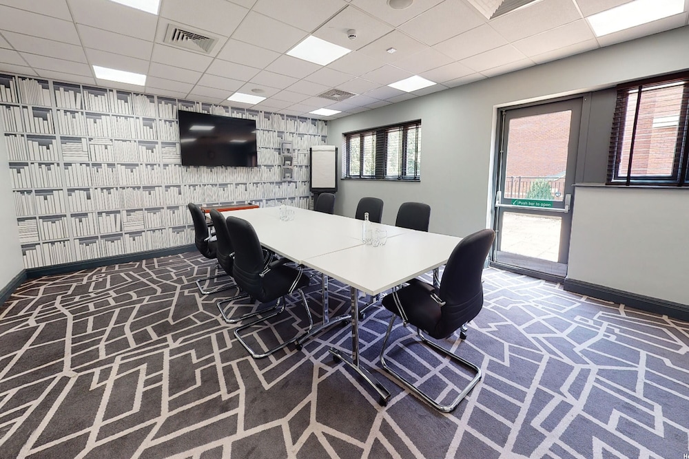 Village Urban Resort Coventry 61/74