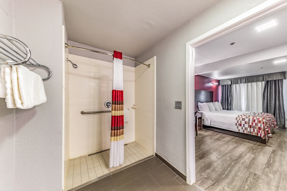 Red Roof Inn Dallas - Mesquite/ Fair Park NE 18/36