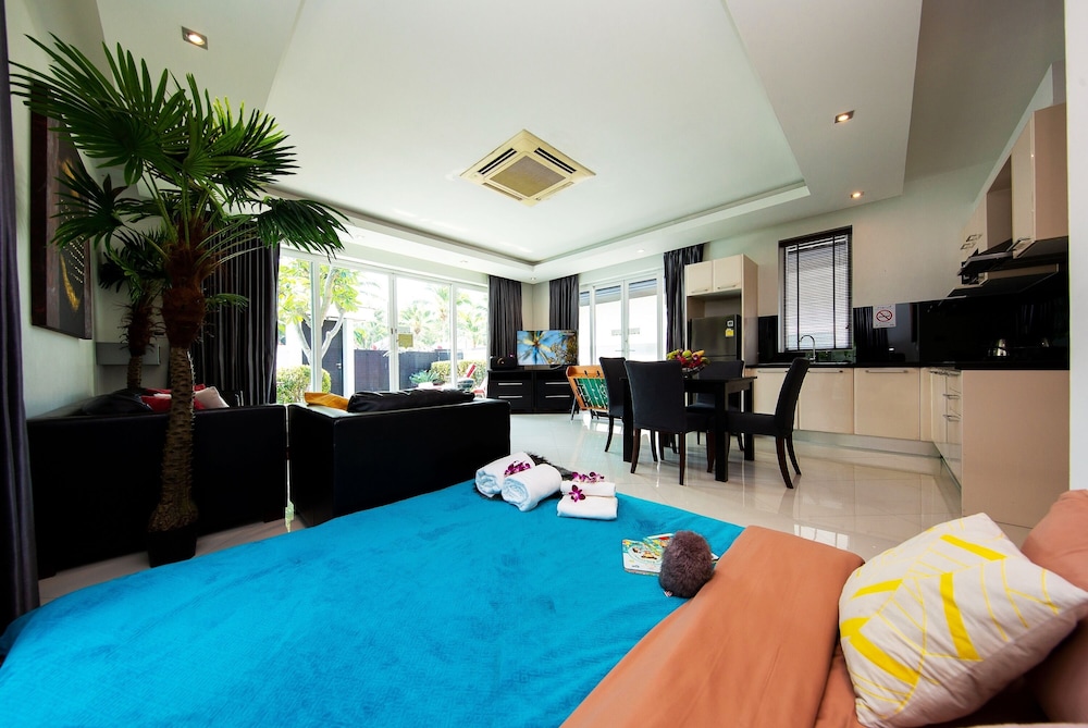 Colibri Pool Villa 35/50