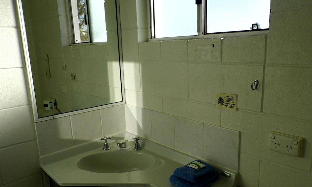 CENTRAL POINT MOTEL 33/61