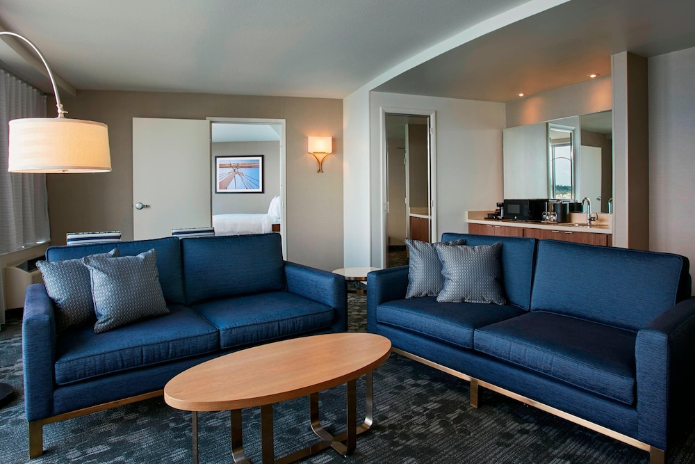 Courtyard Erie Bayfront 30/65