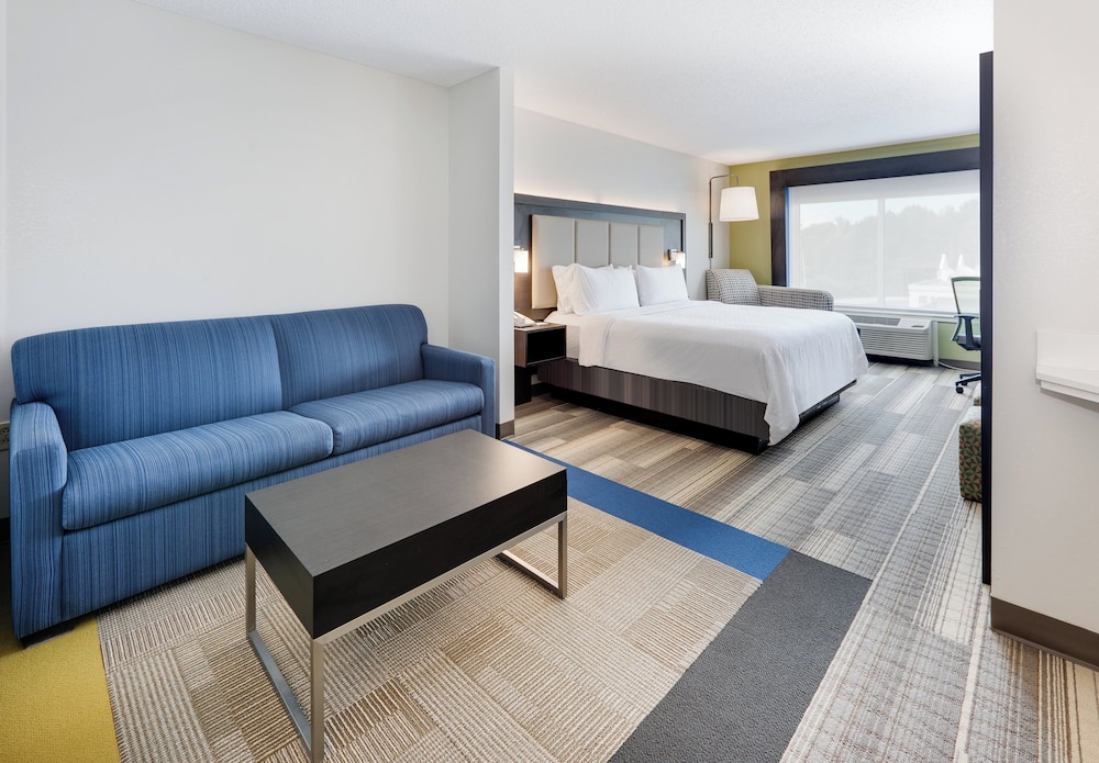 Holiday Inn Express Suites Dublin 17/34