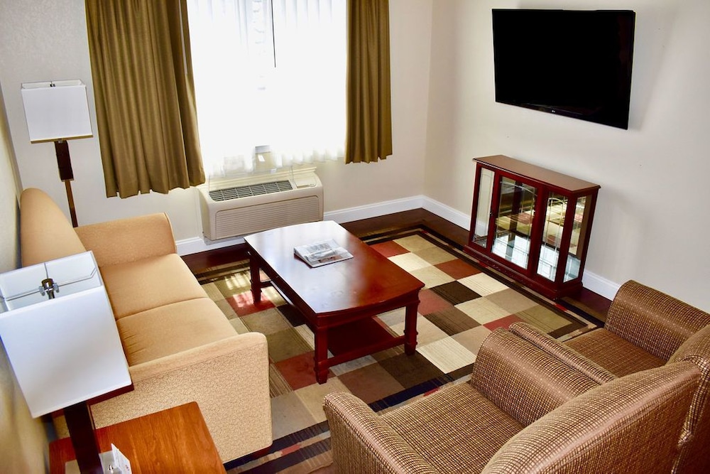 Best Western Plus Easton Inn & Suites 24/30