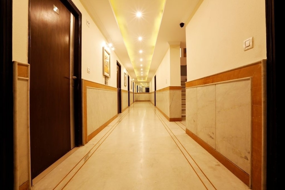 La Sapphire Hotel 25/50