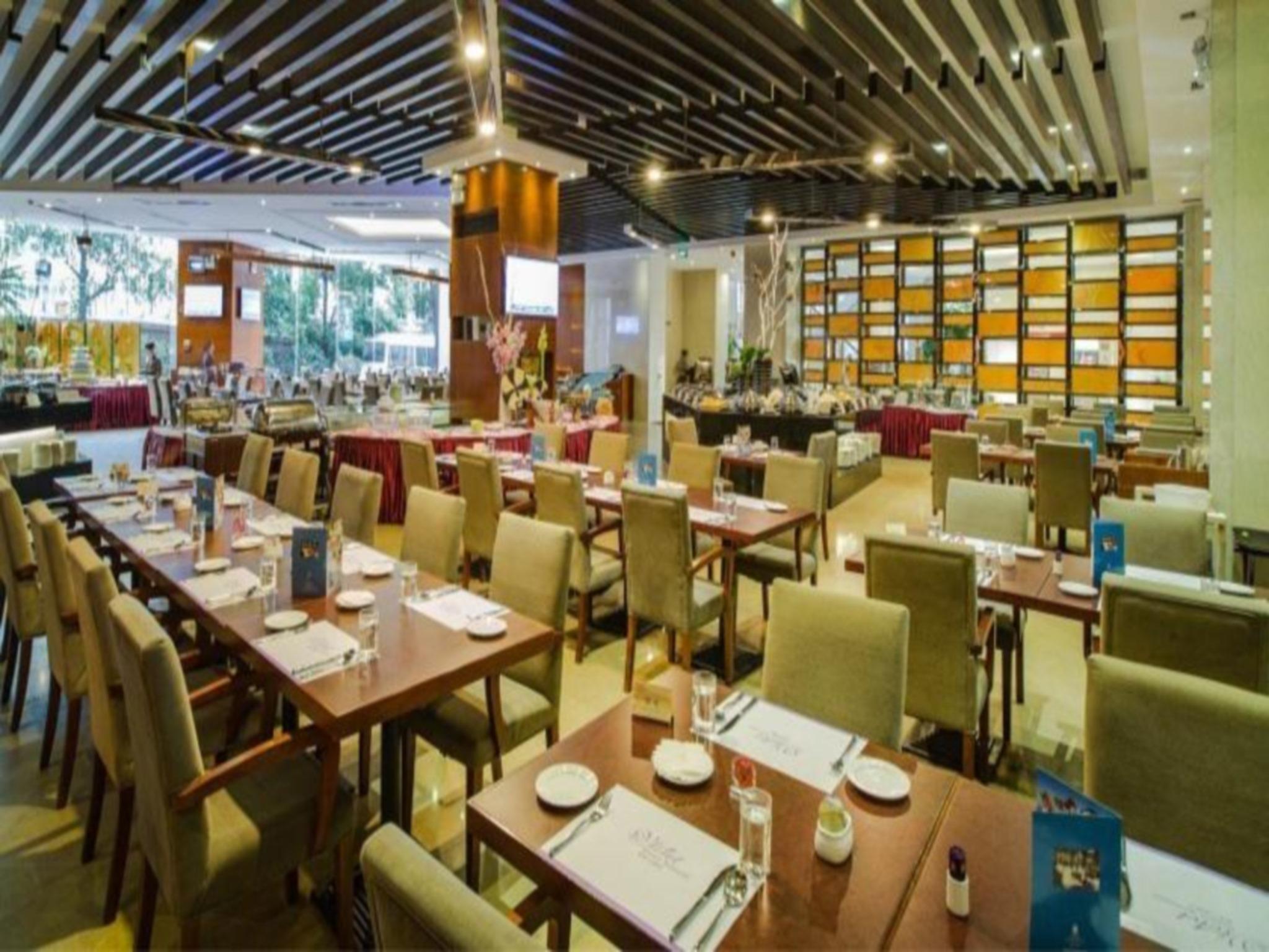 Yihao International Hotel 35/50