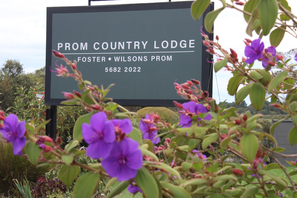 PROM COUNTRY LODGE 14/69