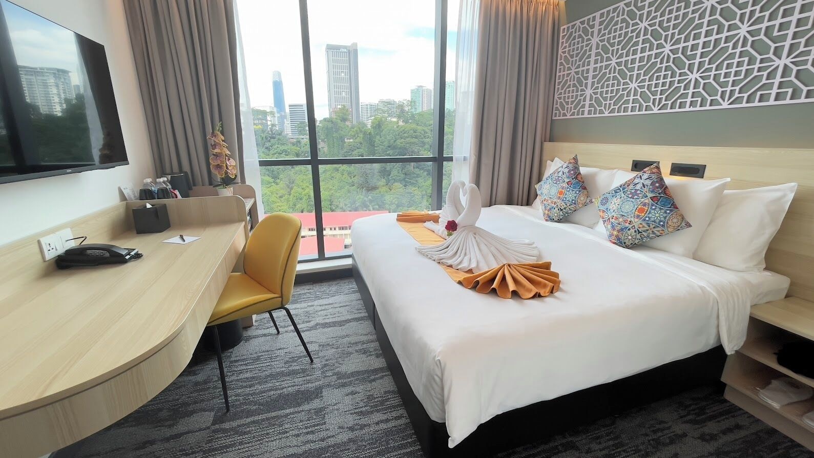 Bong Soo, Deluxe, Twin Beds