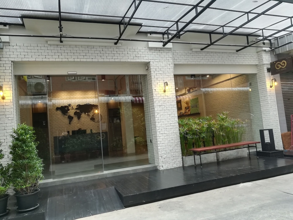 Natee Hostel 2/47