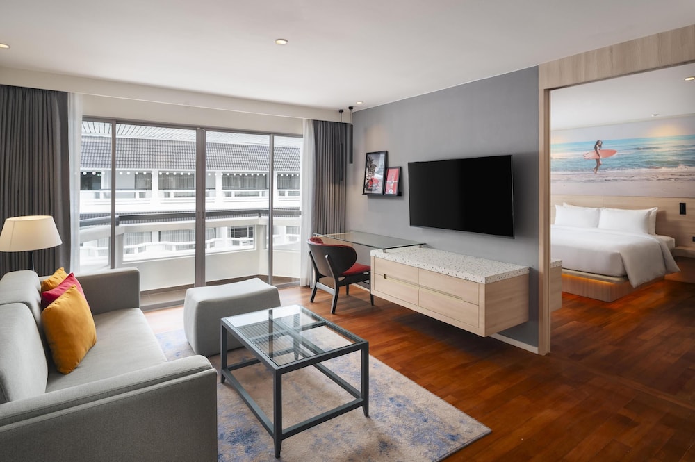 Radisson RED Phuket Patong Beach 30/48