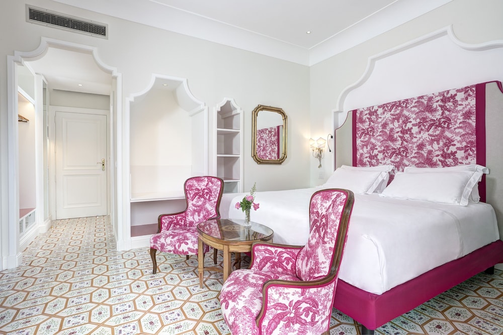CLASSIC, DOUBLE OR TWIN BED, CITY VIEW, BALCONY