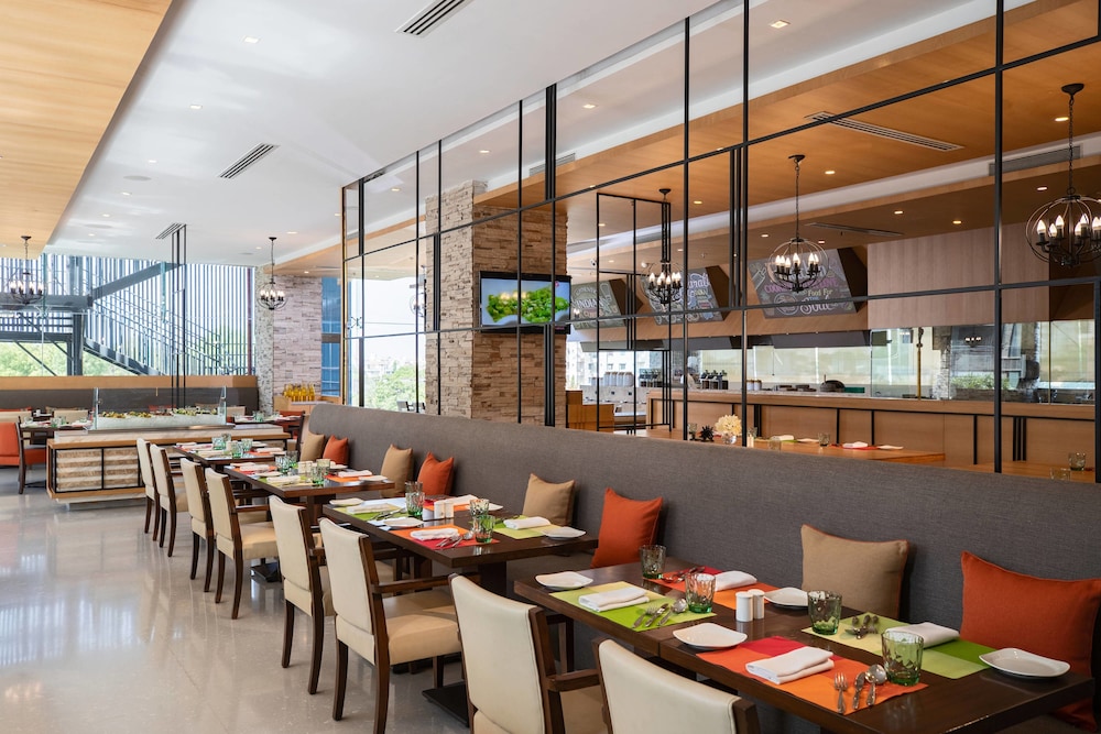 Renaissance Ahmedabad Hotel 40/53