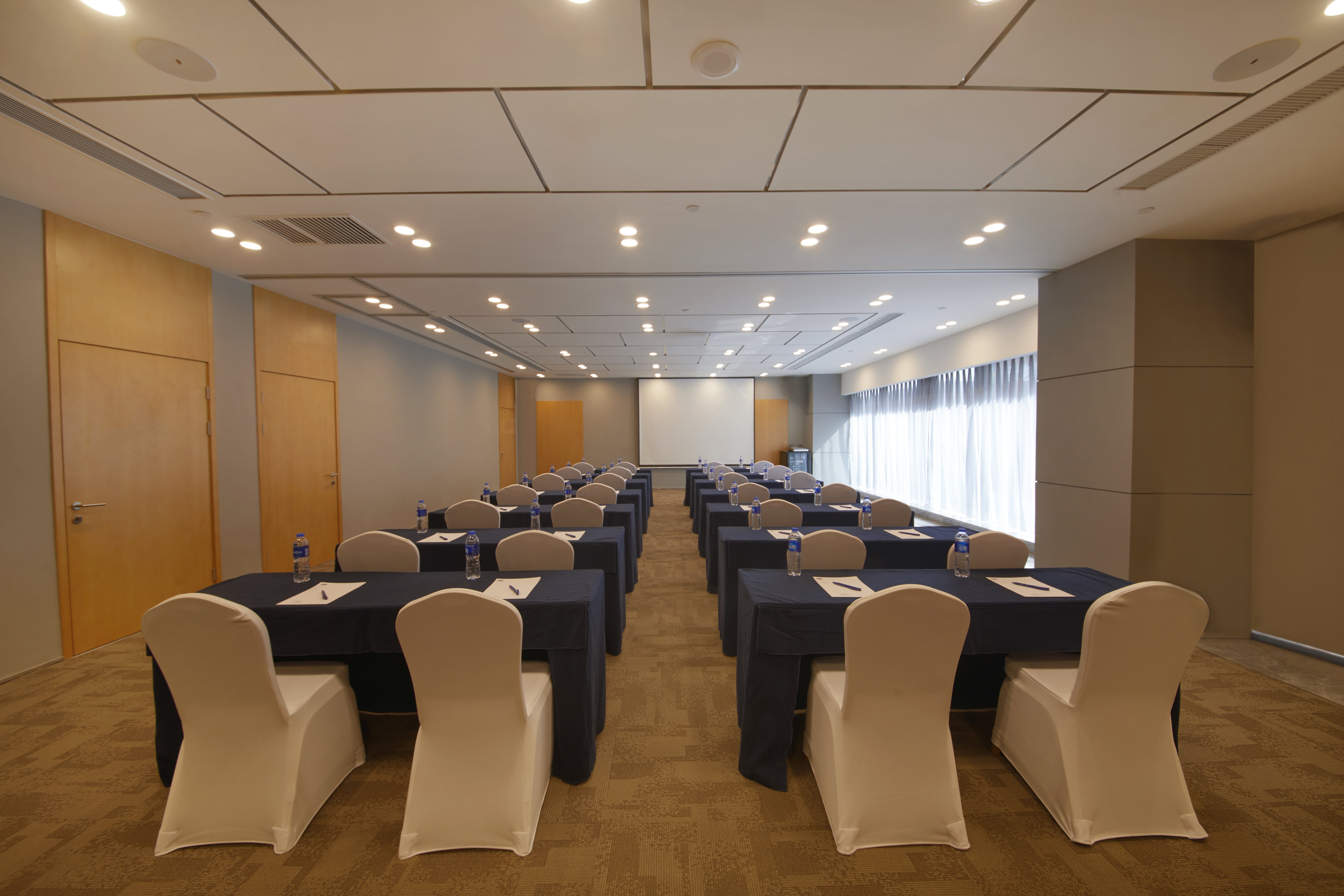 Holiday Inn Express Zhengzhou Zhengdong 63/73