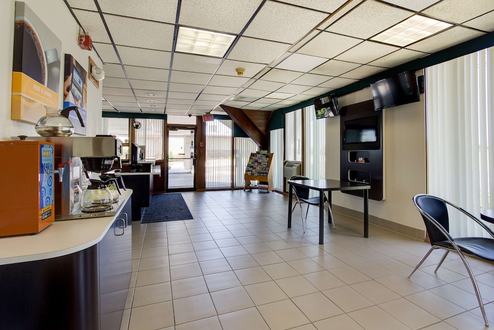 Wingate by Wyndham Geneva at SPIRE Academy 35/56