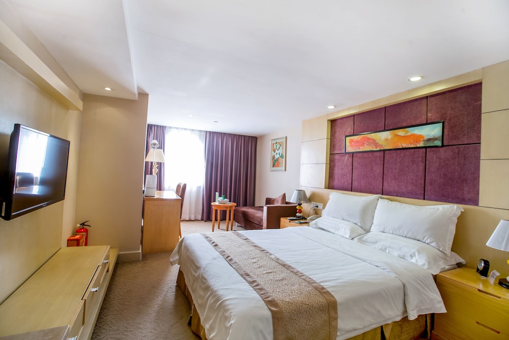 Louis Hotel Zhongshan 12/40