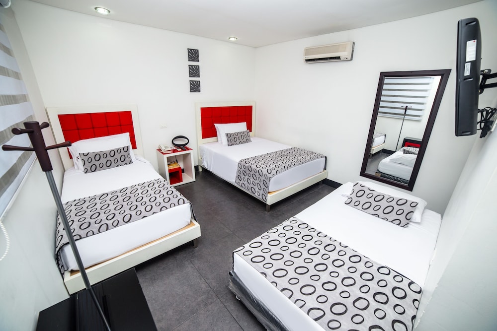 Hotel Merlott Lleras 8/48