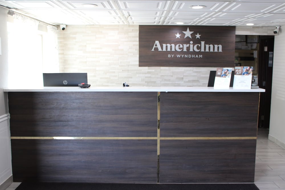 AmericInn by Wyndham Woodstock IL 5/50