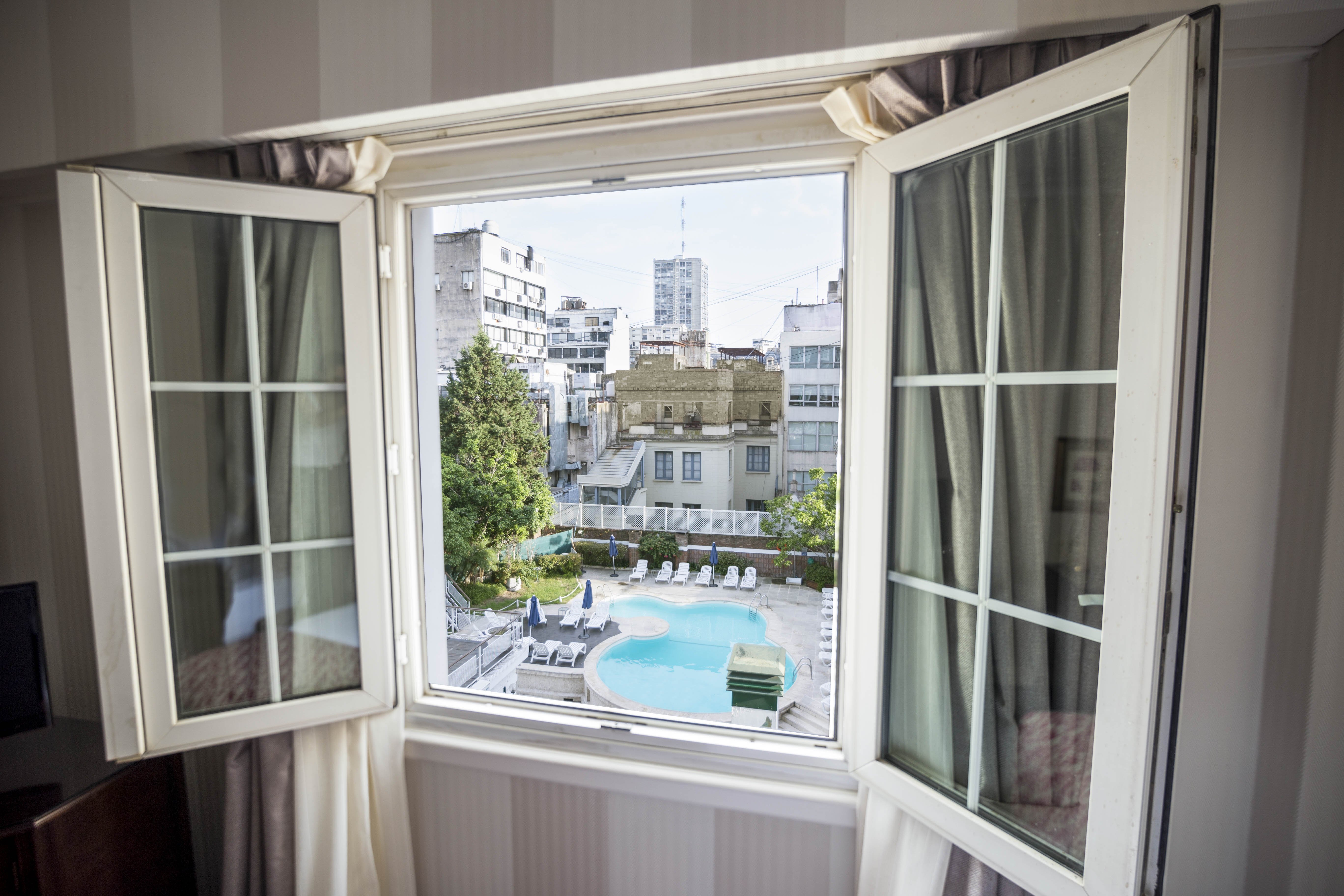 Claridge Hotel 24/74
