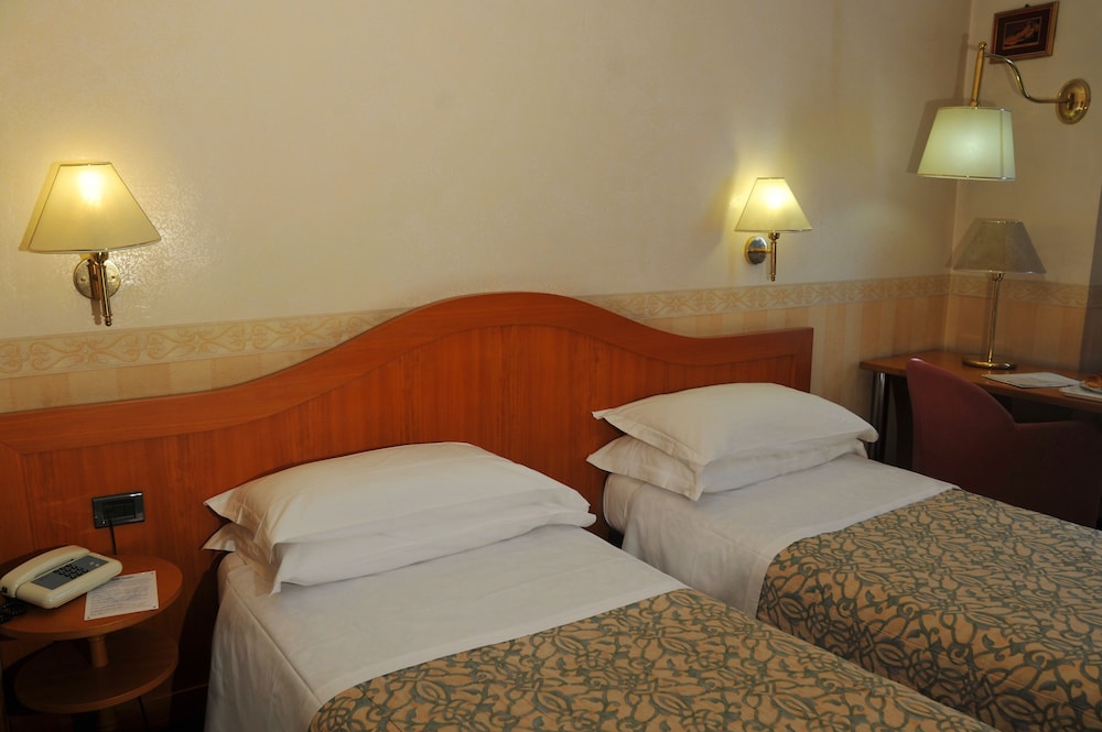 Hotel Amadeus Torino 32/64