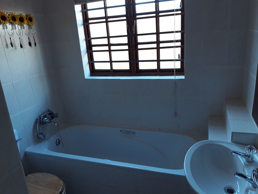 Gansbaai Town Lodge 25/26