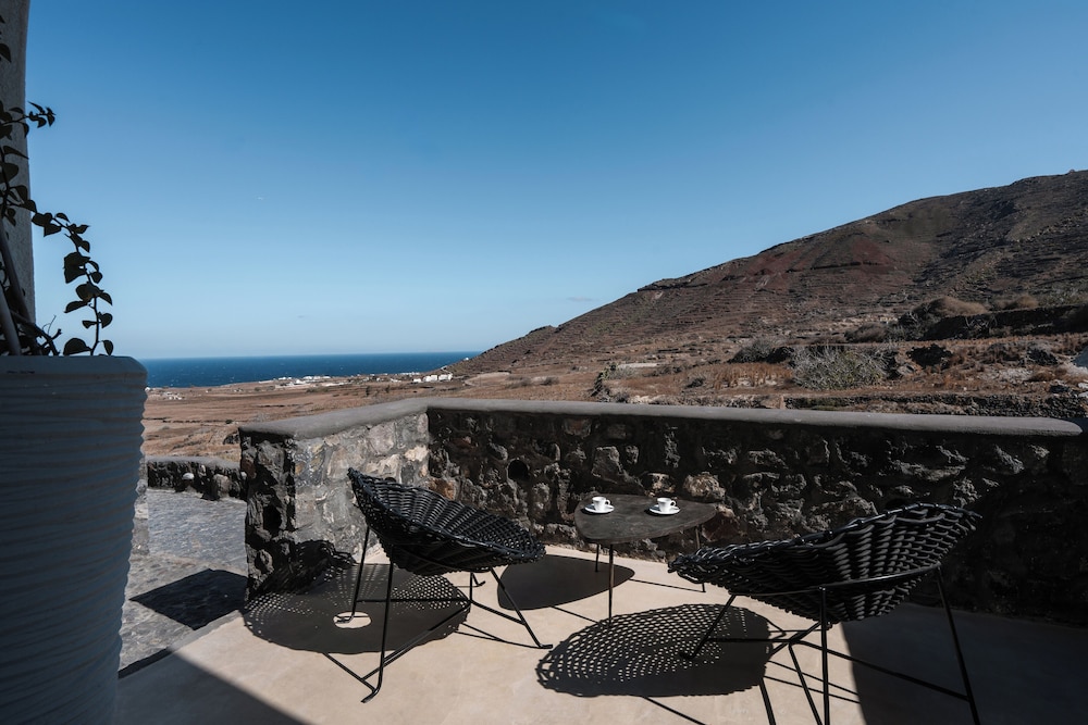 Danae Suites 41/50