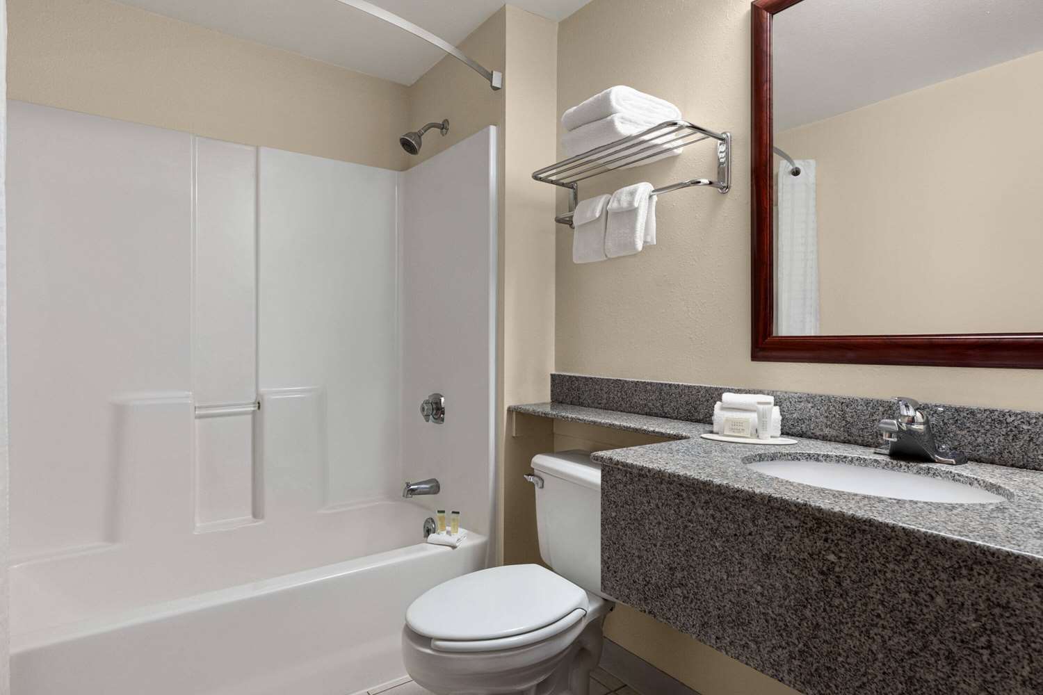 Super 8 By Wyndham Germantown/Milwaukee 40/41