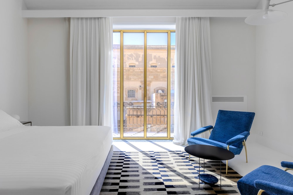 Dome Hotel 22/48