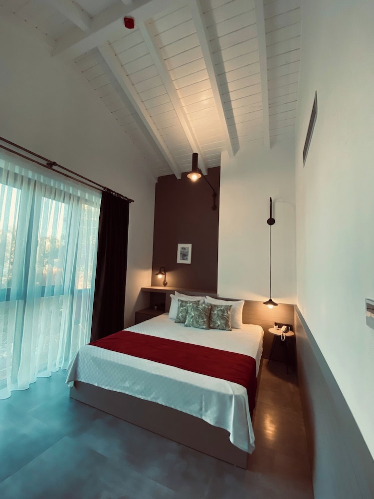 Yerli Otel Alacati 18/37