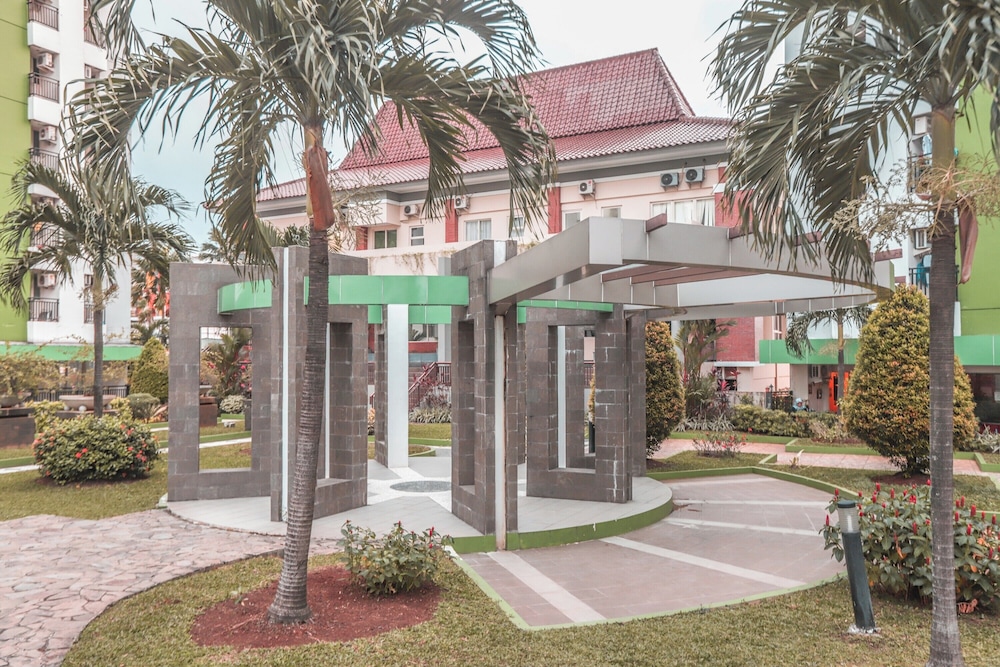 OYO 498 Green Lake View Ciputat 57/65