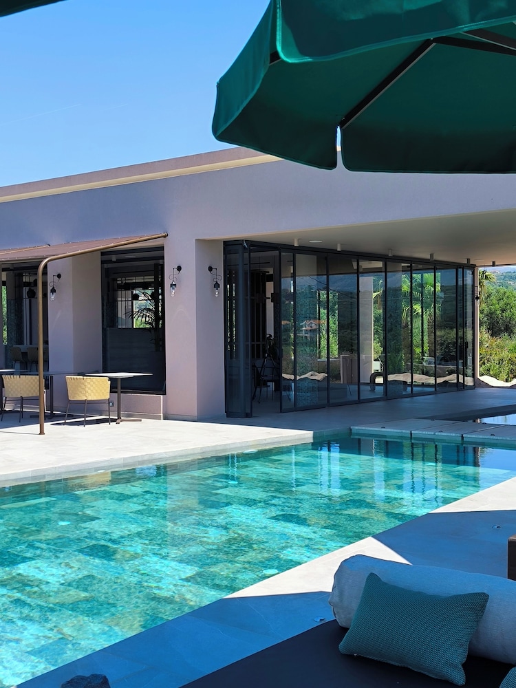 Tetra Resort and Spa 7/67