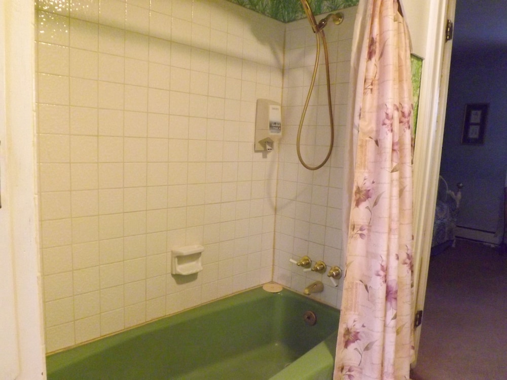 Suite, Queen and Twin Beds, Private Bathroom, Adult Only