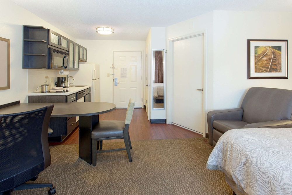 Sonesta Simply Suites Fort Worth Fossil Creek 11/28