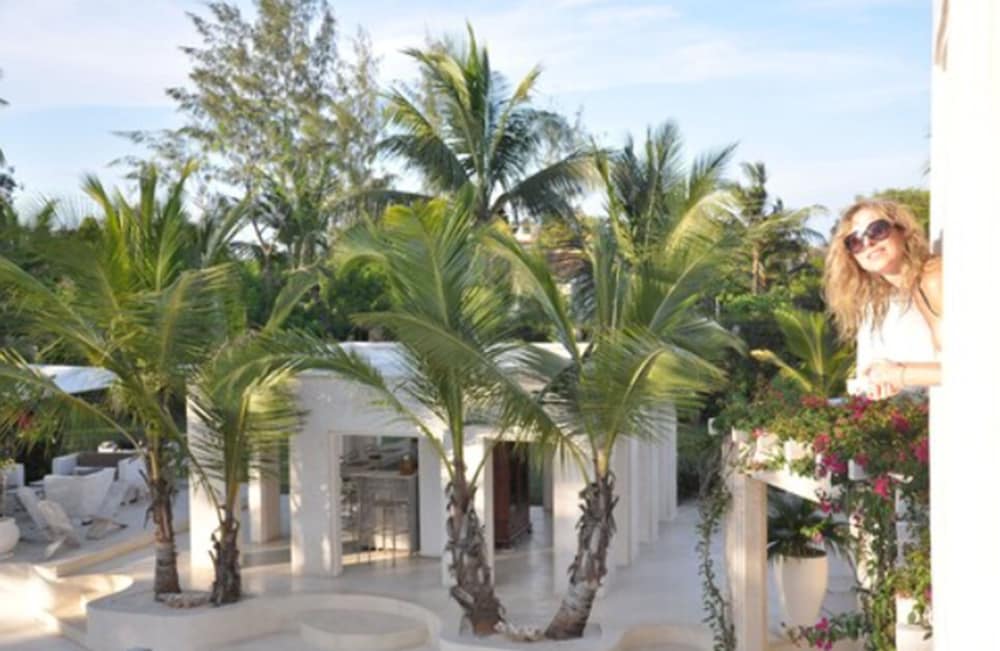 The Villa Luxury Suites Hotel 40/43