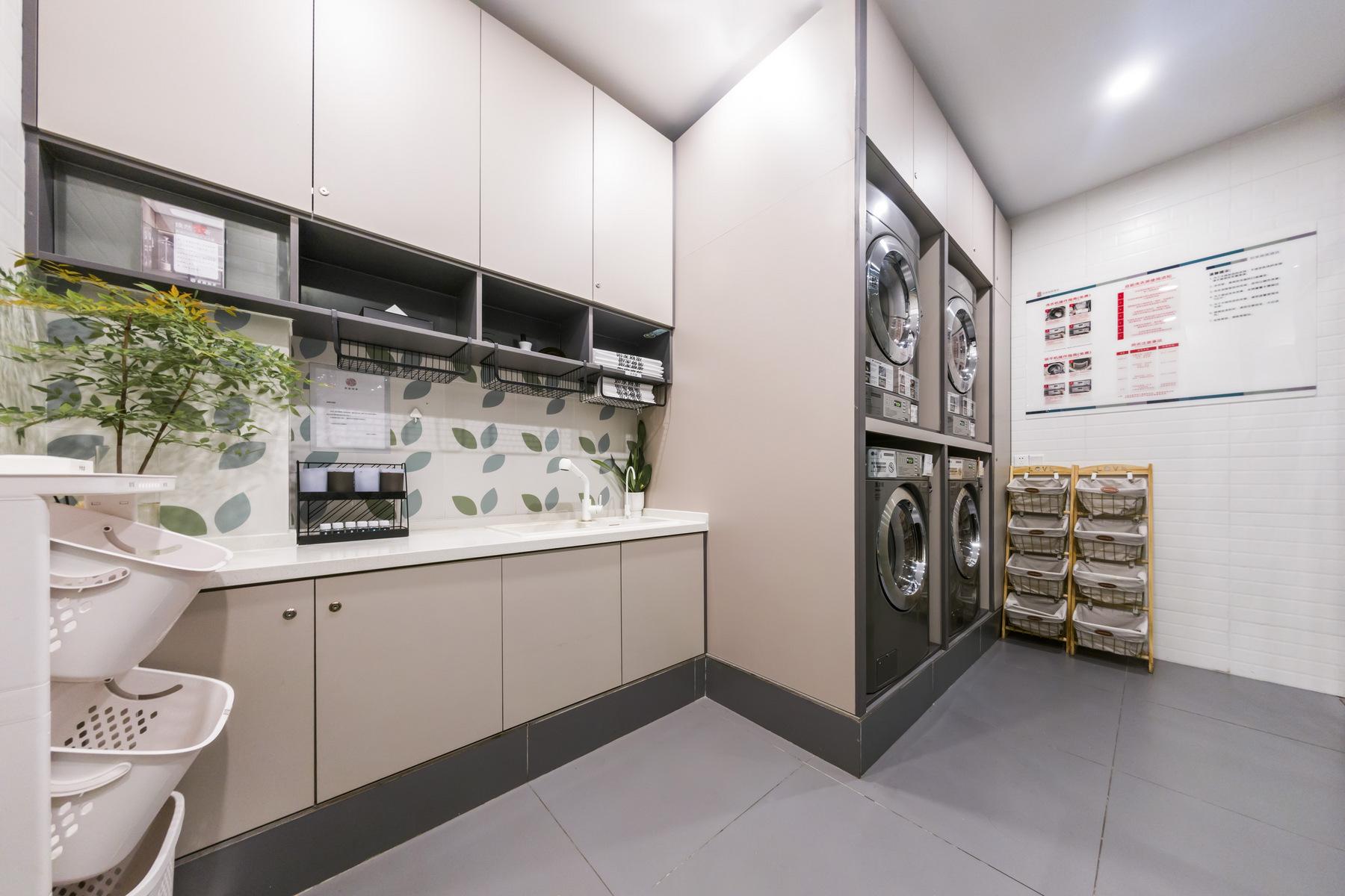 Homeinn Selected (Wuxi Zhongshan Road Sanyang Square Metro Station) 6/18