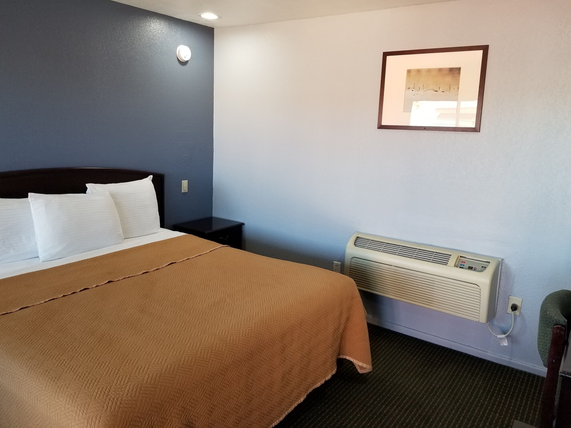 Room at Travelodge By Wyndham Barstow, BARSTOW - CA