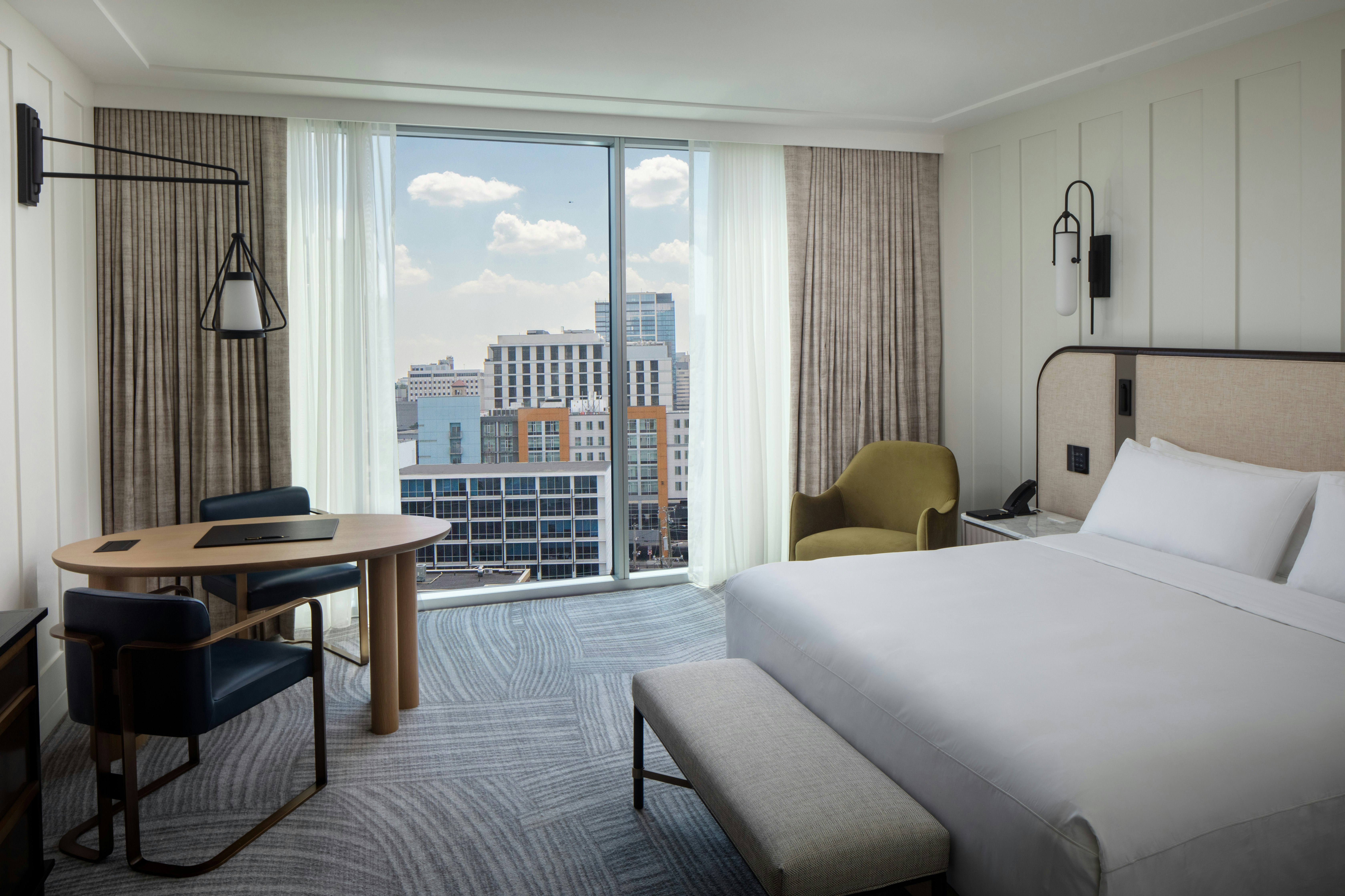 ROOM, KING BED