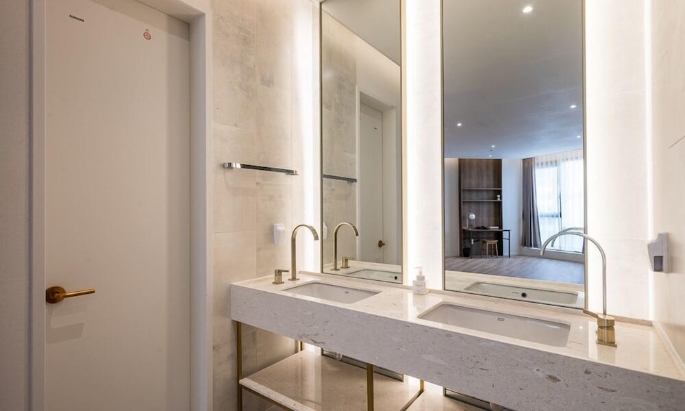 Suite, 2 King Beds, New Building a، Brown Dot Hotel Masan 3/3
