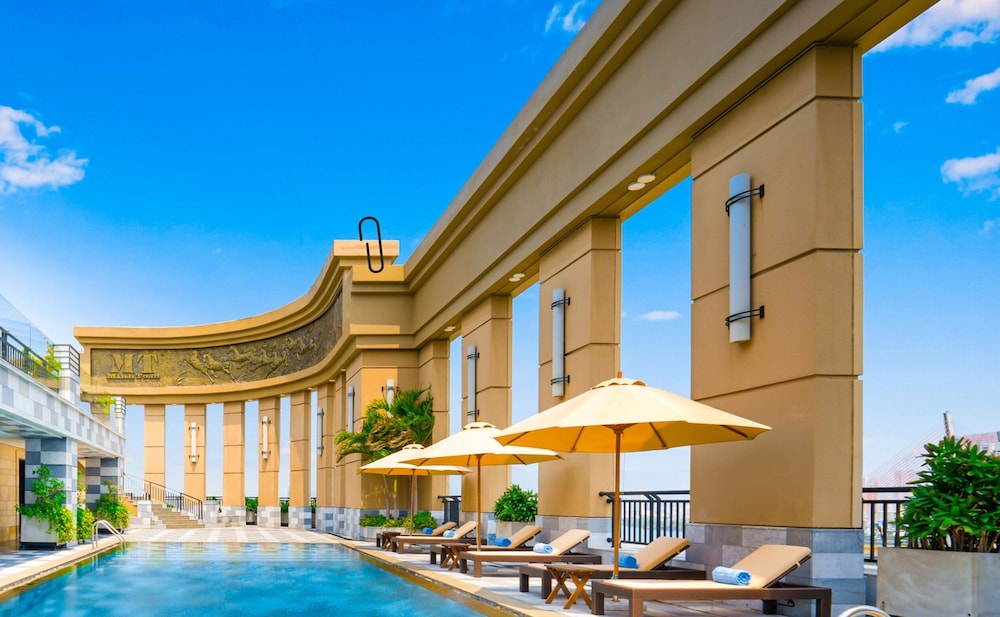 swimming pool spa