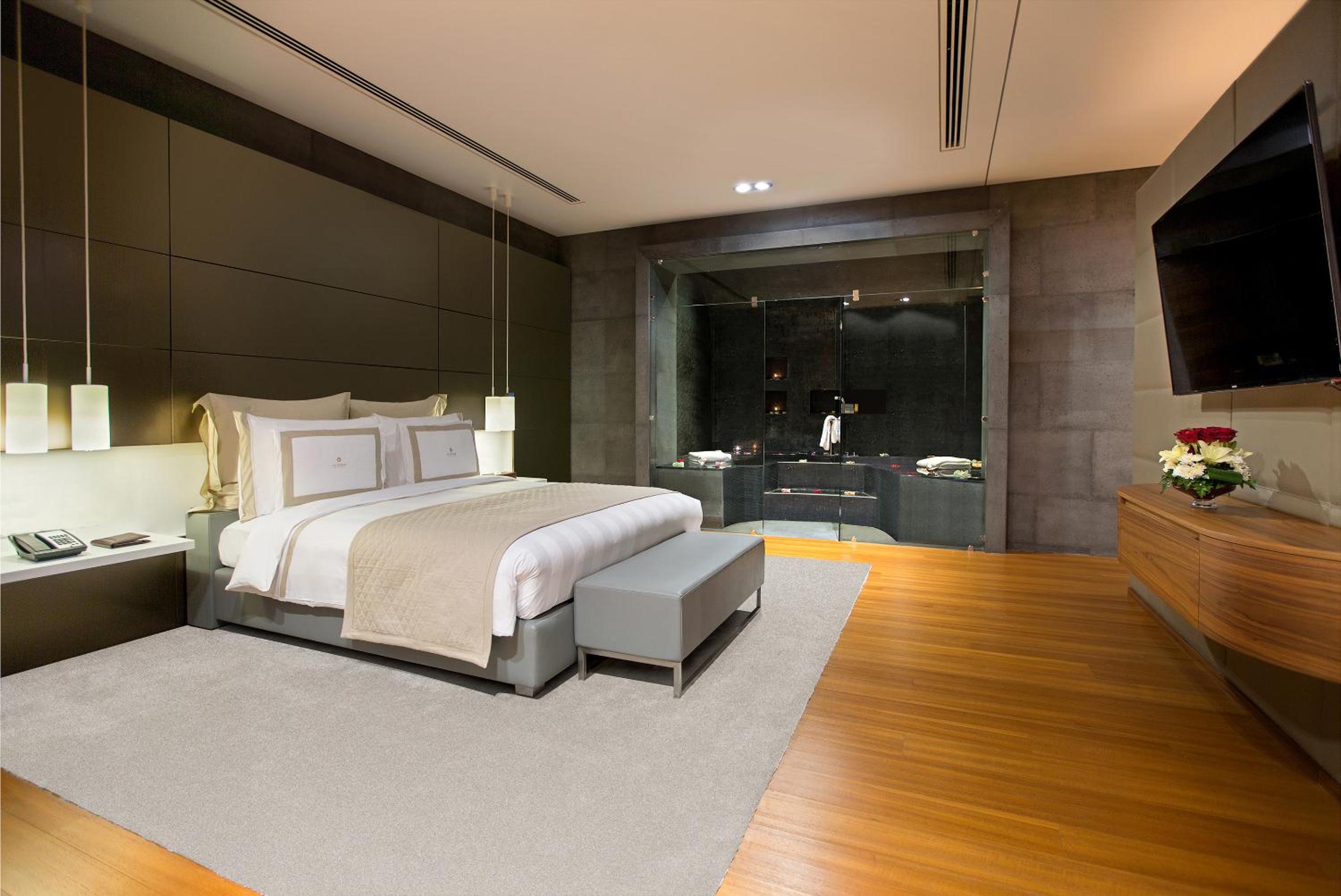 1 Bedroom, Diplomat, Suite, King Bed