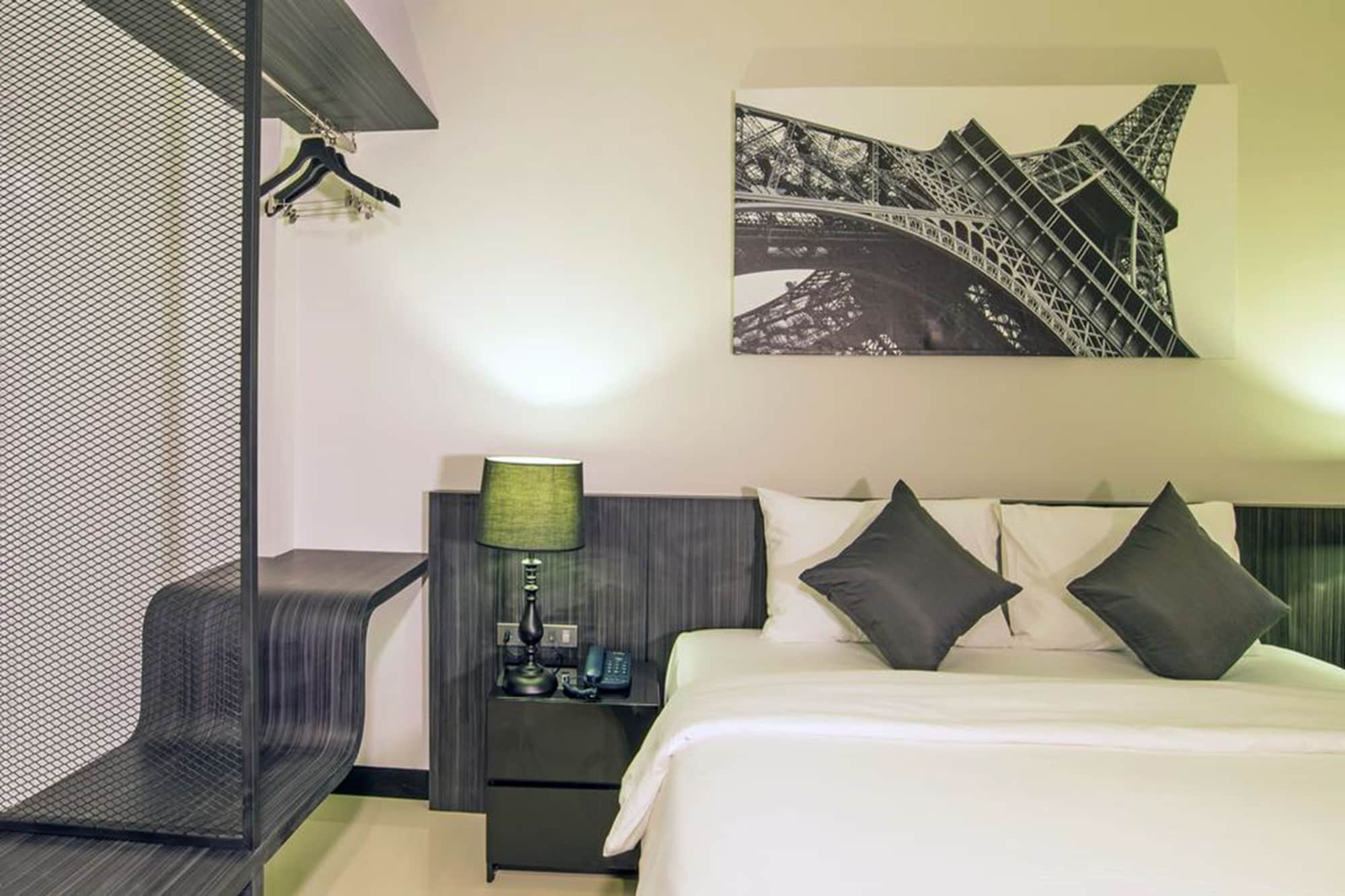 DELUXE, DOUBLE BED