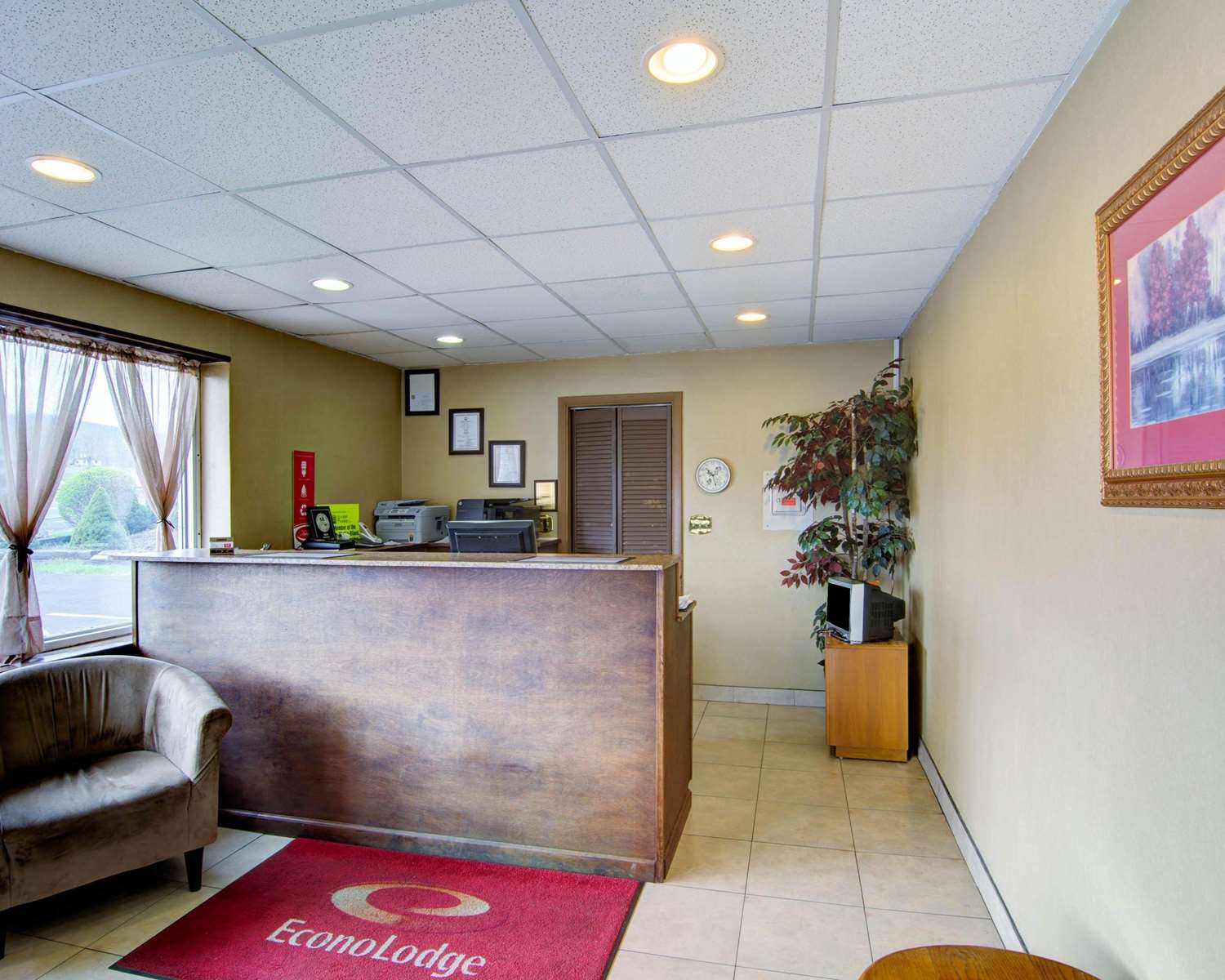 Econo Lodge Wytheville I-77 & I-81 2/21
