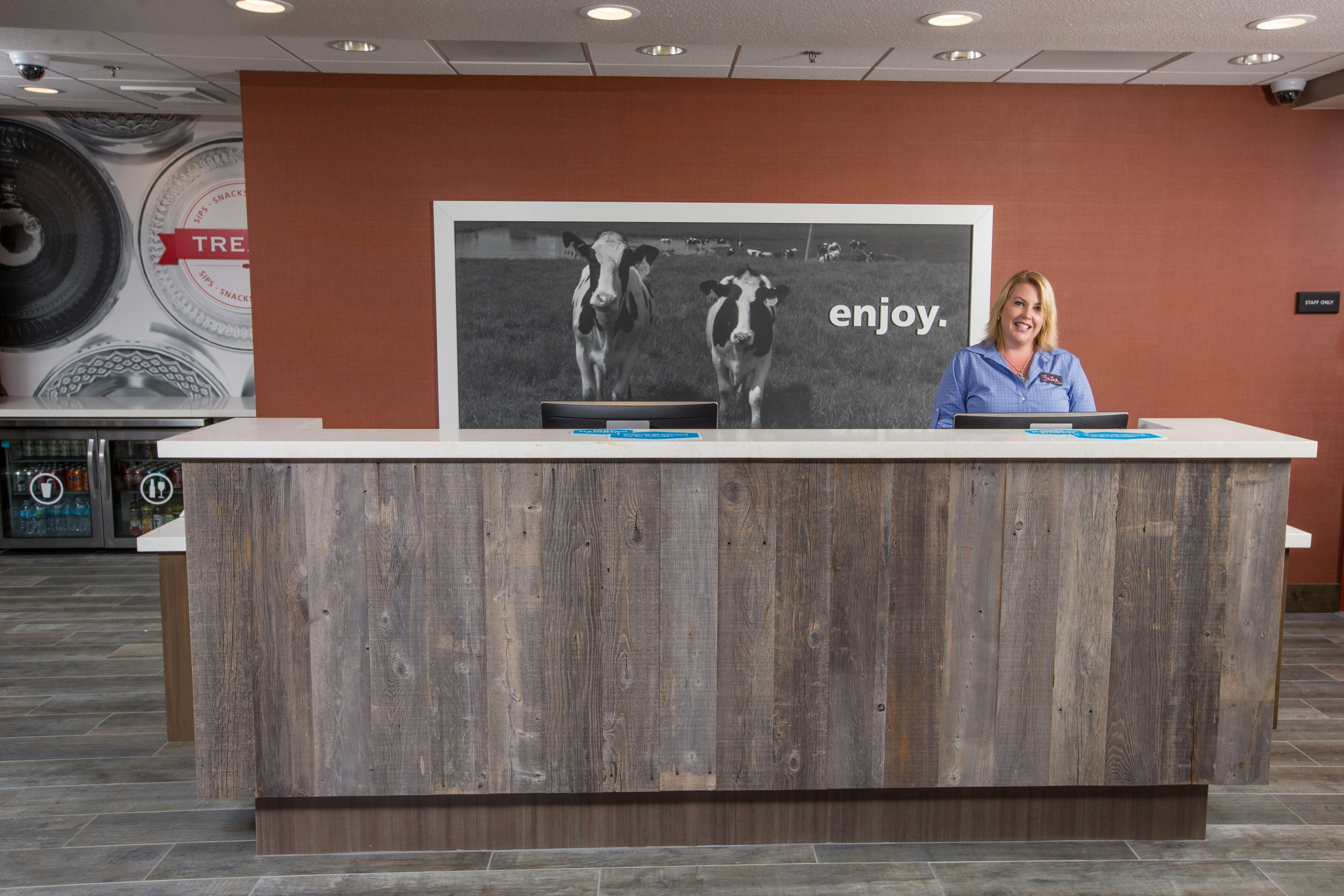 Lobby at Hampton Inn & Suites Buellton/Santa Ynez Valley, BUELLTON - CA