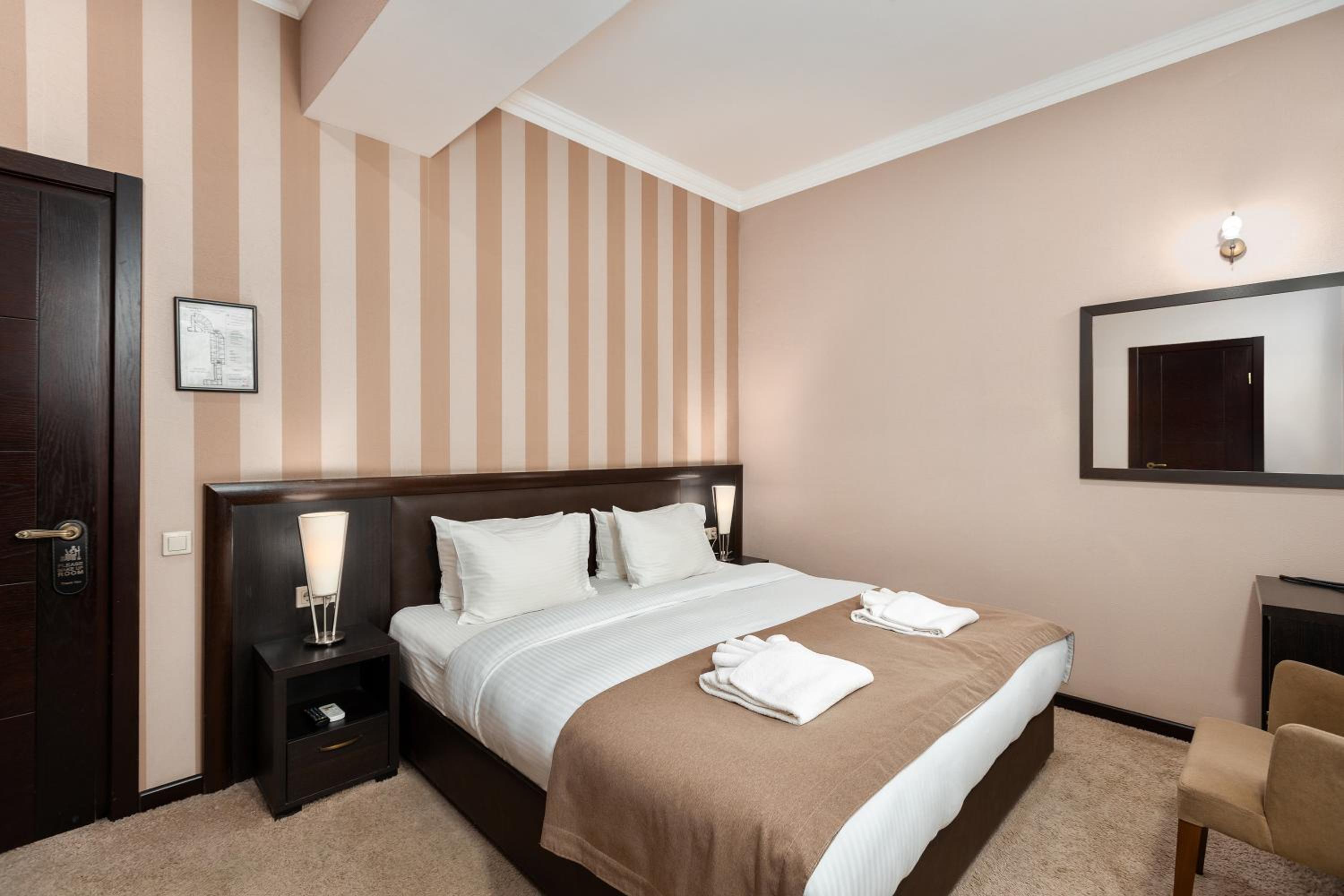 Economy, King Bed