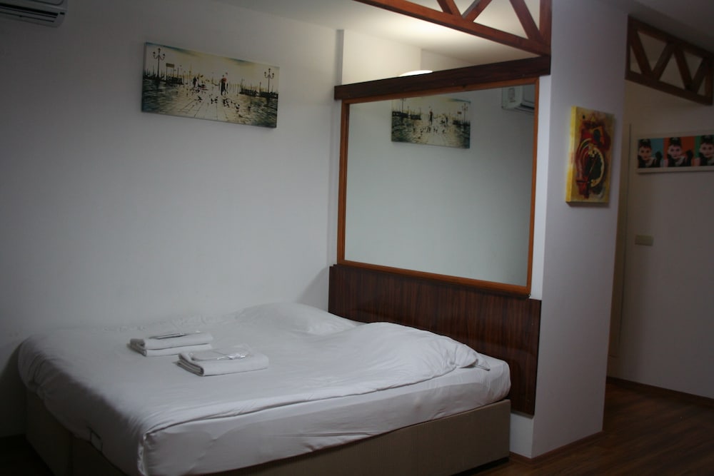 NEW PERA HOTEL 10/59