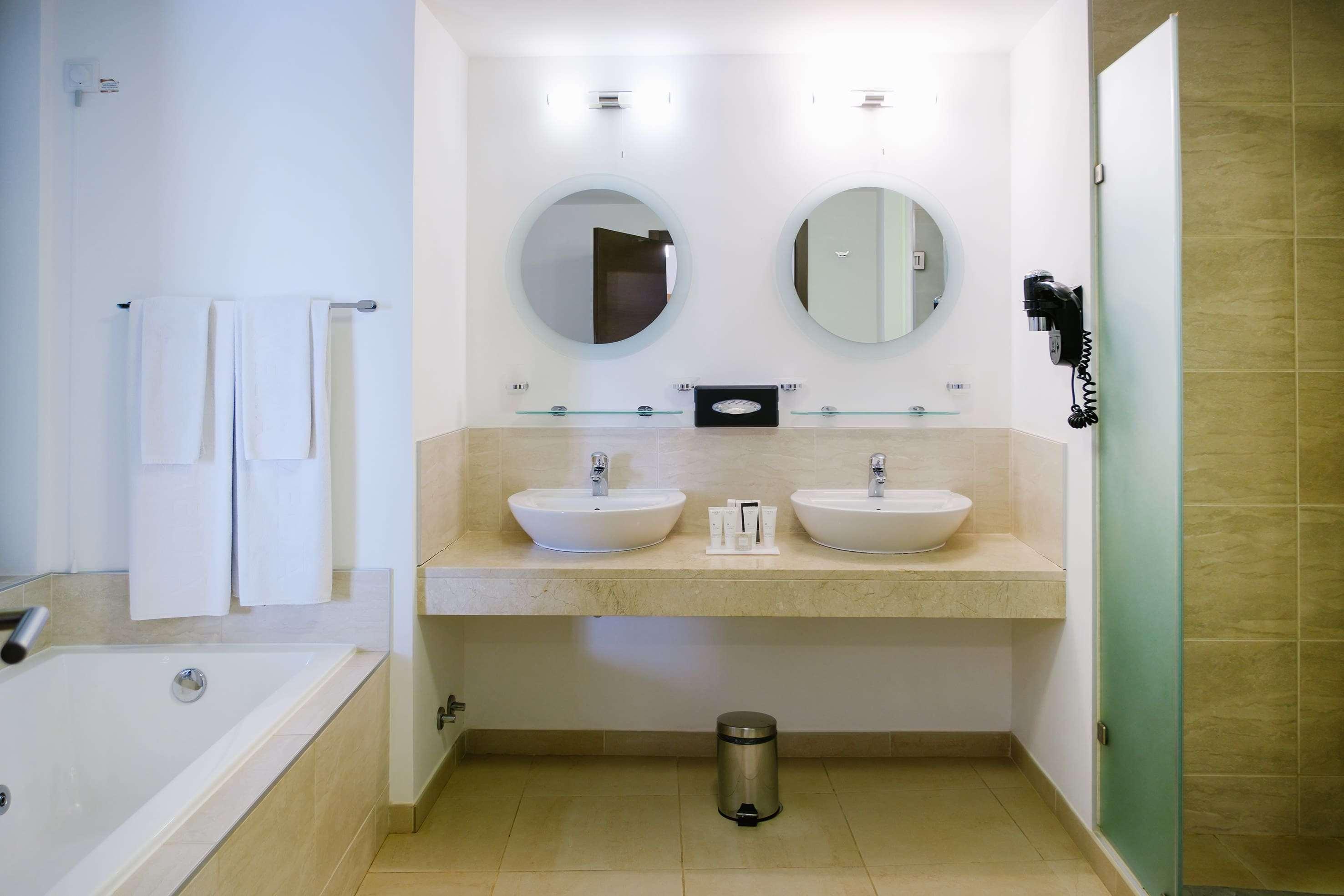 Presidential, the Level, Suite
