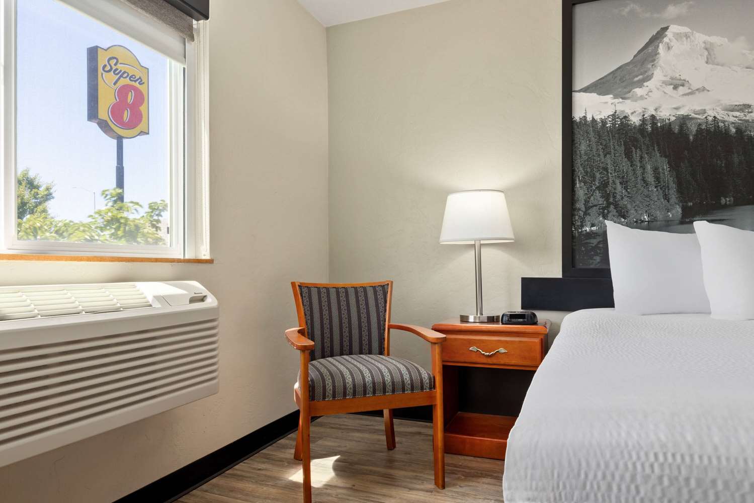Super 8 By Wyndham Roseburg 10/33