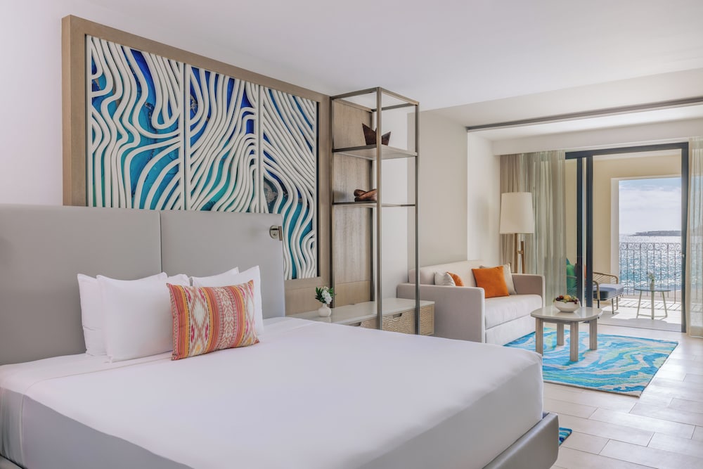 CLUB, DELUXE, STUDIO, SUITE, OCEAN FRONT