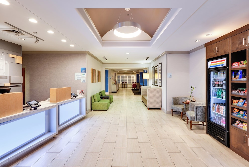 Holiday Inn Express Suites Dublin 7/34
